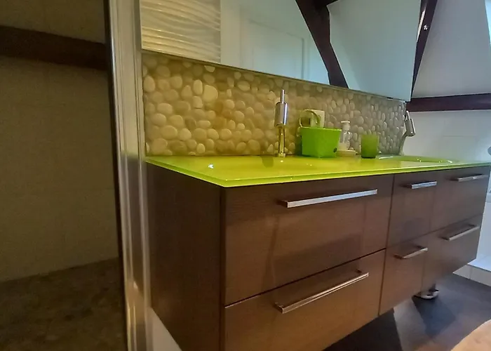 Privee Dans Spacieuse Maison Du Perigord, Avec Piscine